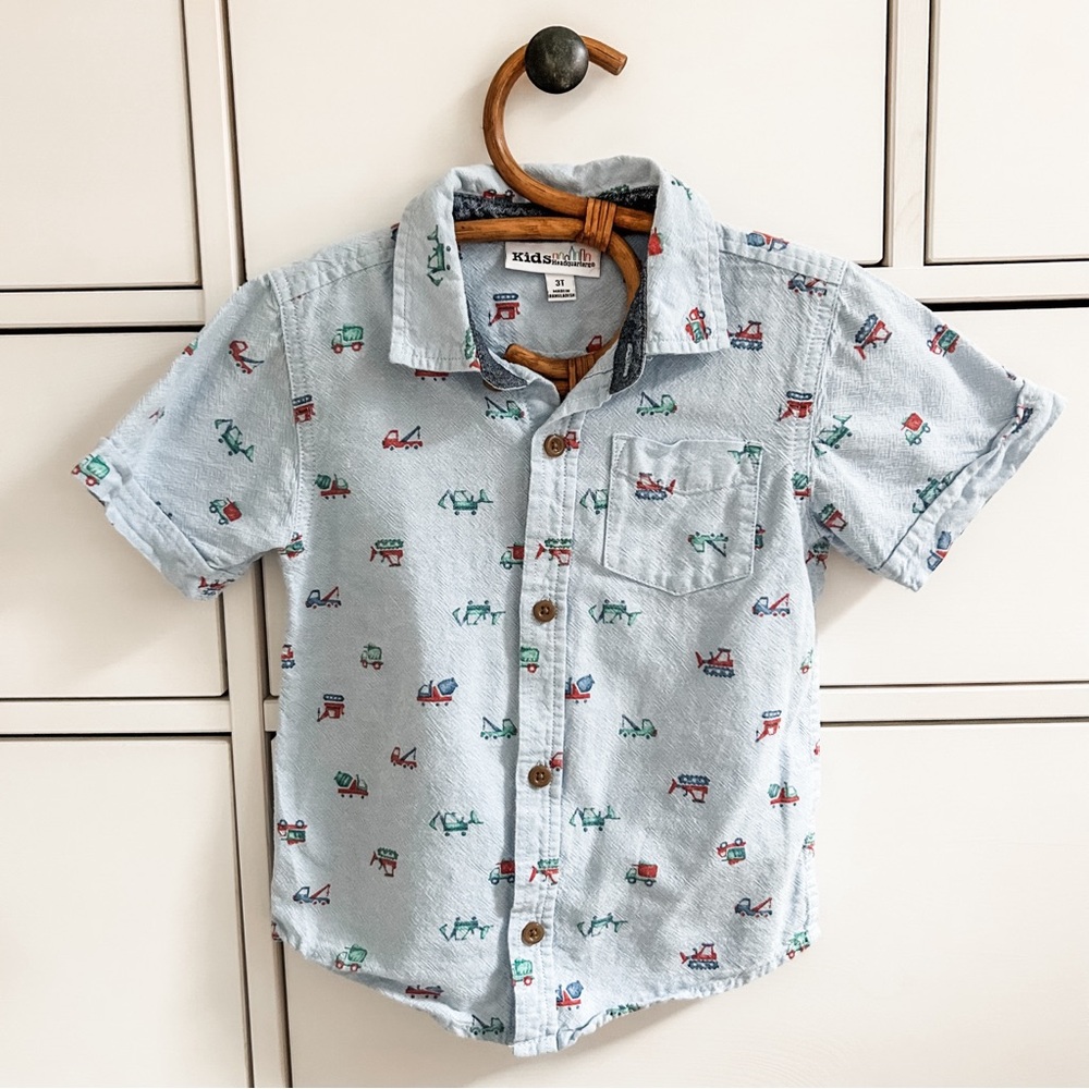 3T Kids Headquarters short sleeved constructions print button up shirt.